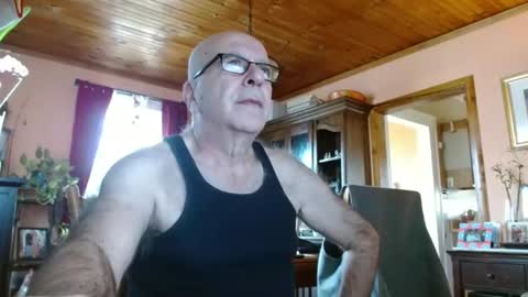 Snapshot of mauriceandre chatting on February 24, 2025, 3:09 pm Maurice online show from February 24, 2025, 3:09 pm