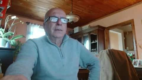 Snapshot of mauriceandre chatting on December 17, 2025, 2:45 pm Maurice online show from December 17, 2025, 2:45 pm