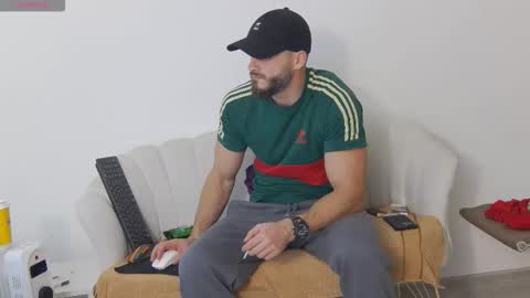 mauro_real_man online show from November 11, 2025, 6:08 pm