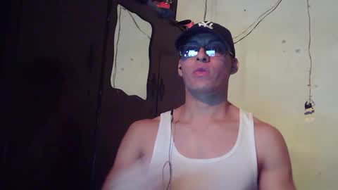 Snapshot of maurodirty chatting on December 3, 2025, 6:32 am Mauro online show from December 3, 2025, 6:32 am