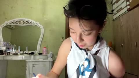 Violet online show from July 27, 2026, 7:43 pm