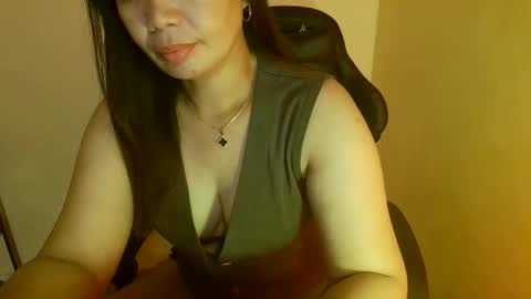 Snapshot of mawi24 chatting on May 17, 2026, 12:12 pm Mau online show from May 17, 2026, 12:12 pm