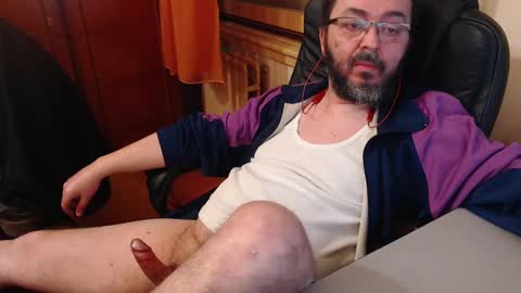 Snapshot of max818k chatting on December 8, 2024, 3:13 pm Max online show from December 8, 2024, 3:13 pm