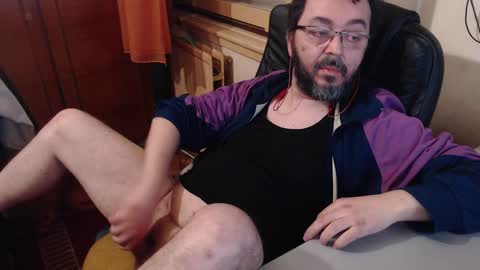 Snapshot of max818k chatting on December 24, 2024, 2:33 pm Max online show from December 24, 2024, 2:33 pm