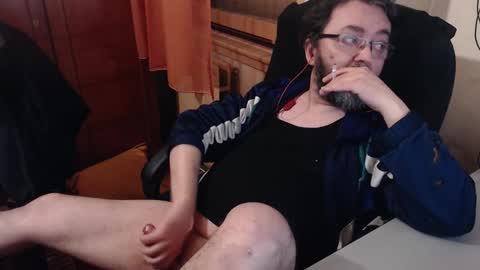 Snapshot of max818k chatting on February 12, 2025, 8:40 pm Max online show from February 12, 2025, 8:40 pm