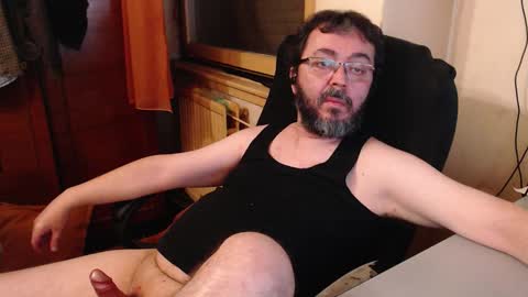 Snapshot of max818k chatting on October 16, 2025, 5:58 pm Max online show from October 16, 2025, 5:58 pm