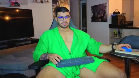 Snapshot of max_cooper17 chatting on November 12, 2025, 2:34 am Max online show from November 12, 2025, 2:34 am