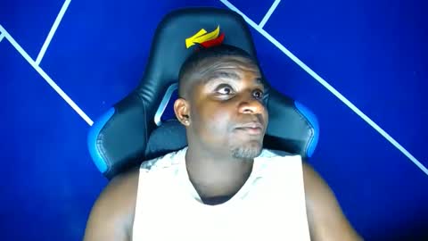 Snapshot of max_jones2 chatting on October 13, 2025, 7:58 pm MAX online show from October 13, 2025, 7:58 pm