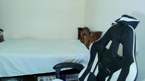 max_love25 online show from October 26, 2025, 6:14 pm