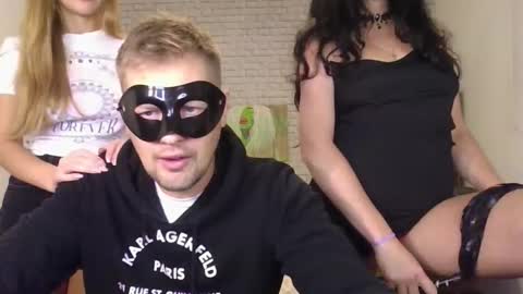 Max  Aliya online show from October 27, 2025, 8:40 am