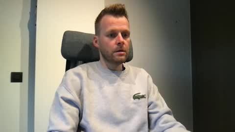 Max take off clothes online show from February 10, 2026, 9:02 am