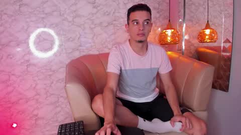 Snapshot of maxbenetti chatting on October 3, 2025, 9:45 pm Maximiliano online show from October 3, 2025, 9:45 pm