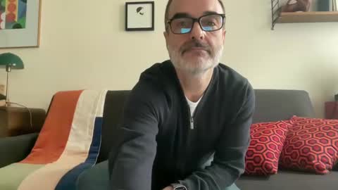 Snapshot of maxbow chatting on January 21, 2025, 2:05 pm Max Mikado online show from January 21, 2025, 2:05 pm