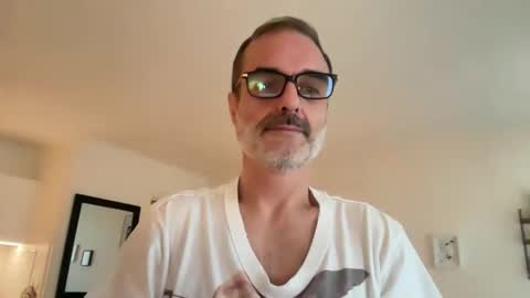 Snapshot of maxbow chatting on January 23, 2025, 2:28 pm Max Mikado online show from January 23, 2025, 2:28 pm