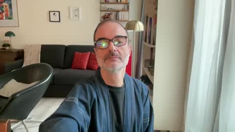 Snapshot of maxbow chatting on January 28, 2025, 1:49 pm Max Mikado online show from January 28, 2025, 1:49 pm