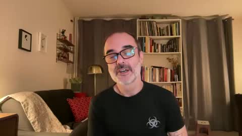 Snapshot of maxbow chatting on January 28, 2025, 9:50 pm Max Mikado online show from January 28, 2025, 9:50 pm