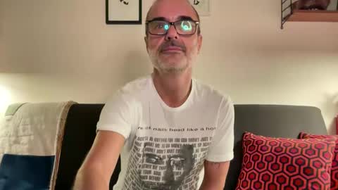 Snapshot of maxbow chatting on October 12, 2025, 5:45 pm Max Mikado online show from October 12, 2025, 5:45 pm