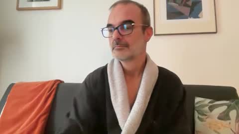 Snapshot of maxbow chatting on November 11, 2025, 1:55 pm Max Mikado online show from November 11, 2025, 1:55 pm