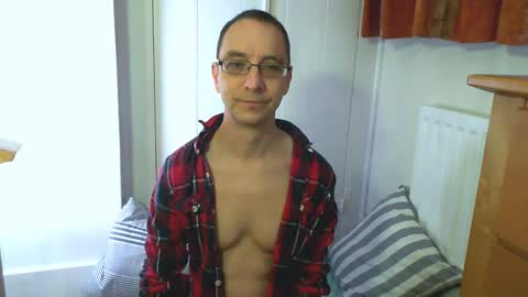 Snapshot of maxdavies chatting on December 15, 2025, 10:52 am Max Davies online show from December 15, 2025, 10:52 am