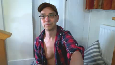 Snapshot of maxdavies chatting on May 7, 2026, 9:36 am Max Davies online show from May 7, 2026, 9:36 am