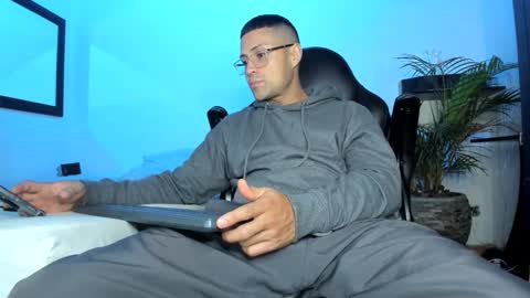 MAXI      online show from January 10, 2026, 2:35 am