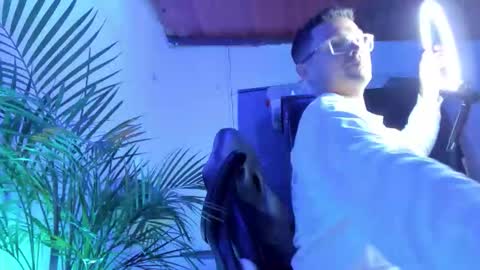 Snapshot of maxi_mux1 chatting on March 21, 2026, 8:19 am MAXI online show from March 21, 2026, 8:19 am