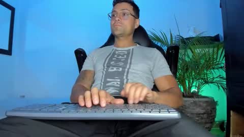Snapshot of maxi_mux1 chatting on March 25, 2026, 4:29 am MAXI online show from March 25, 2026, 4:29 am