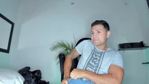 Snapshot of maxi_mux1 chatting on March 26, 2026, 12:39 am MAXI online show from March 26, 2026, 12:39 am