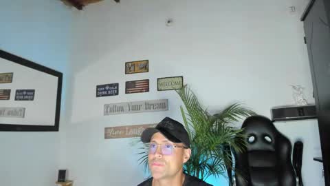Snapshot of maxi_mux1 chatting on April 14, 2026, 11:22 pm MAXI online show from April 14, 2026, 11:22 pm