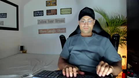 Snapshot of maxi_mux1 chatting on April 21, 2026, 2:37 am MAXI online show from April 21, 2026, 2:37 am