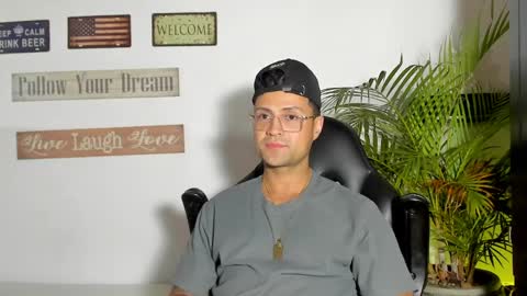 Snapshot of maxi_mux1 chatting on April 23, 2026, 5:41 am MAXI online show from April 23, 2026, 5:41 am
