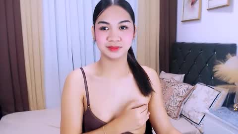 maxie greyson online show from October 16, 2025, 10:49 am