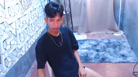 Snapshot of maxiebunny99 chatting on February 4, 2025, 11:59 pm Reyn online show from February 4, 2025, 11:59 pm