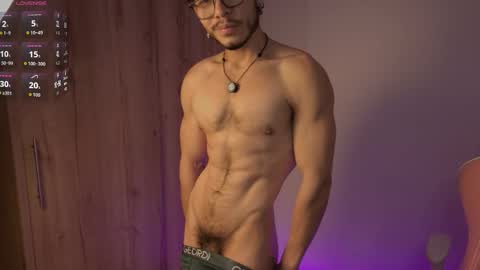 Snapshot of maxifit_ chatting on March 2, 2026, 9:27 am Mikael online show from March 2, 2026, 9:27 am