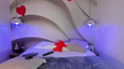 Snapshot of maxim_walker chatting on February 18, 2025, 6:04 am maxim online show from February 18, 2025, 6:04 am