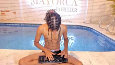 Snapshot of maxim_walker chatting on February 22, 2025, 6:17 am maxim online show from February 22, 2025, 6:17 am