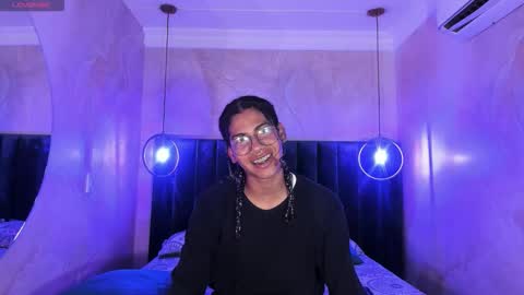 Snapshot of maxim_walker chatting on November 18, 2025, 3:23 am maxim online show from November 18, 2025, 3:23 am