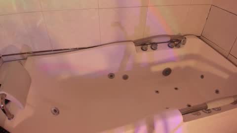 Snapshot of maxim_walker chatting on November 29, 2025, 5:54 am maxim online show from November 29, 2025, 5:54 am