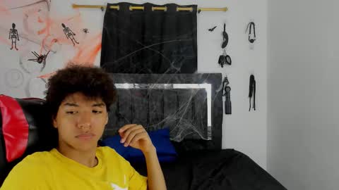 Snapshot of maximiliano_khalil chatting on November 1, 2025, 7:49 pm Maximiliano online show from November 1, 2025, 7:49 pm