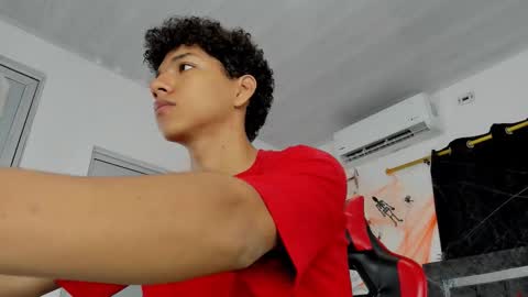 Snapshot of maximiliano_khalil chatting on November 2, 2025, 8:44 pm Maximiliano online show from November 2, 2025, 8:44 pm