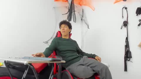 Snapshot of maximiliano_khalil chatting on November 4, 2025, 7:57 pm Maximiliano online show from November 4, 2025, 7:57 pm