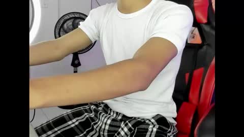 Snapshot of maximiliano_khalil chatting on November 6, 2025, 3:02 pm Maximiliano online show from November 6, 2025, 3:02 pm