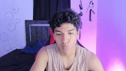 Snapshot of maximiliano_khalil chatting on November 11, 2025, 7:58 pm Maximiliano online show from November 11, 2025, 7:58 pm