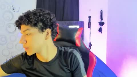 Snapshot of maximiliano_khalil chatting on November 14, 2025, 7:56 pm Maximiliano online show from November 14, 2025, 7:56 pm