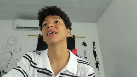 Snapshot of maximiliano_khalil chatting on November 22, 2025, 7:02 pm Maximiliano online show from November 22, 2025, 7:02 pm