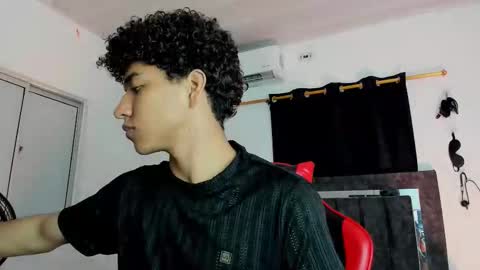 Snapshot of maximiliano_khalil chatting on November 30, 2025, 7:51 pm Maximiliano online show from November 30, 2025, 7:51 pm