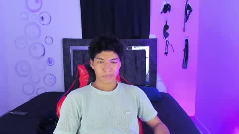 Snapshot of maximiliano_khalil chatting on December 1, 2025, 7:30 pm Maximiliano online show from December 1, 2025, 7:30 pm