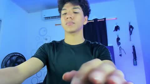 Snapshot of maximiliano_khalil chatting on December 2, 2025, 7:09 pm Maximiliano online show from December 2, 2025, 7:09 pm