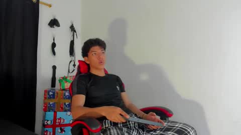 Snapshot of maximiliano_khalil chatting on December 14, 2025, 7:51 pm Maximiliano online show from December 14, 2025, 7:51 pm