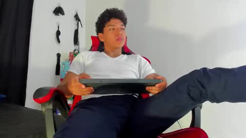 Snapshot of maximiliano_khalil chatting on December 15, 2025, 7:29 pm Maximiliano online show from December 15, 2025, 7:29 pm